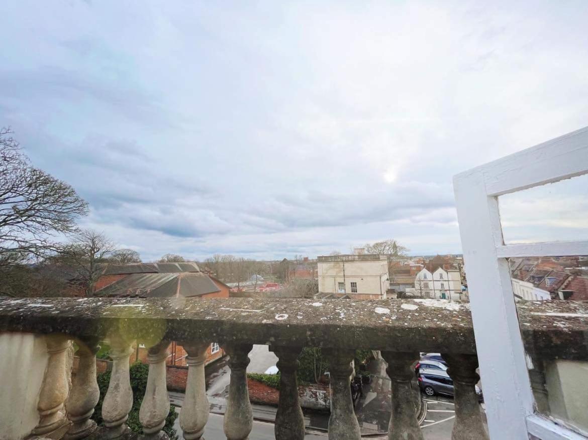 4 Bed Loft Apartment Overlooking Historic Town Trowbridge Eksteriør bilde